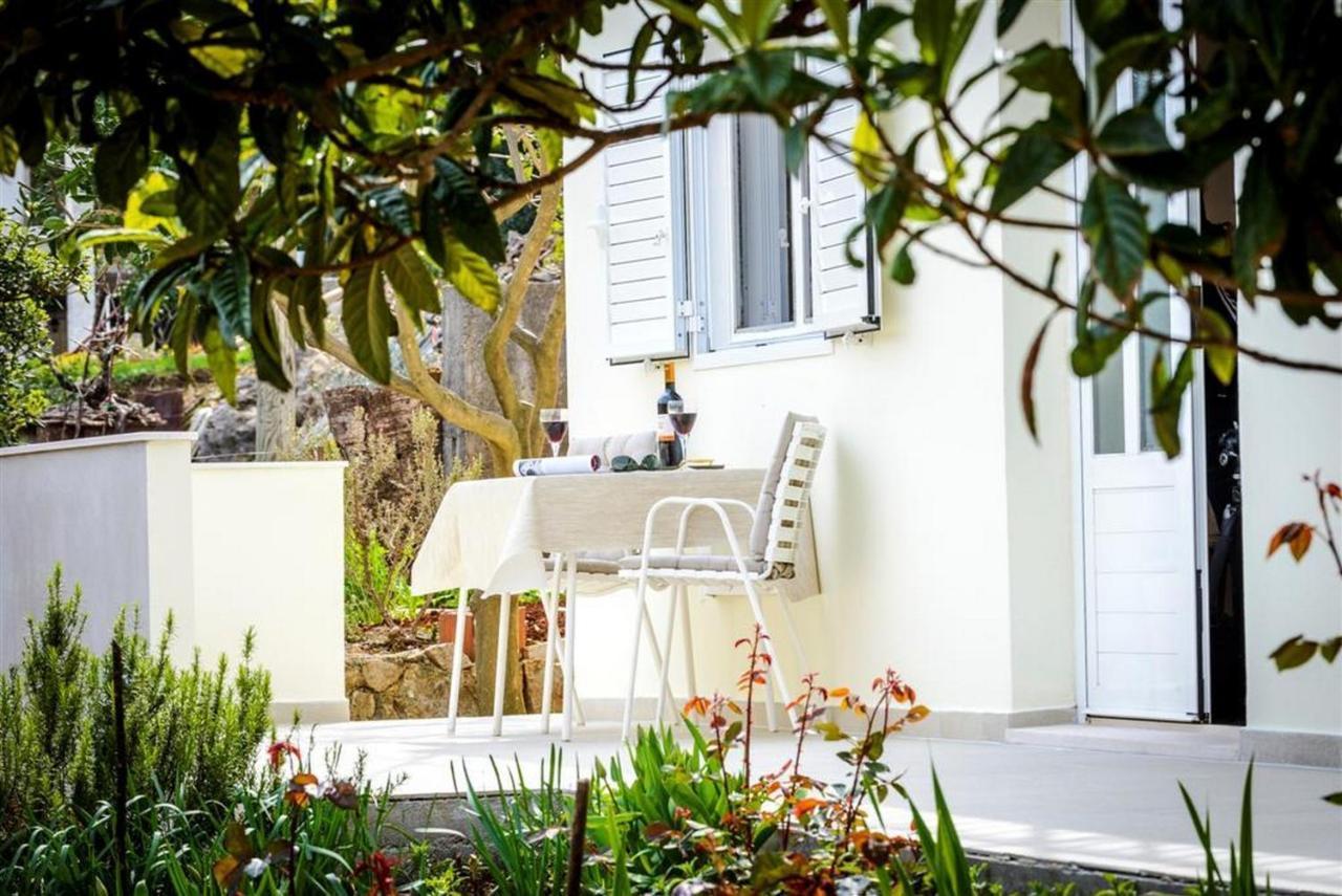Guest House Rooms Rose مولونات المظهر الخارجي الصورة