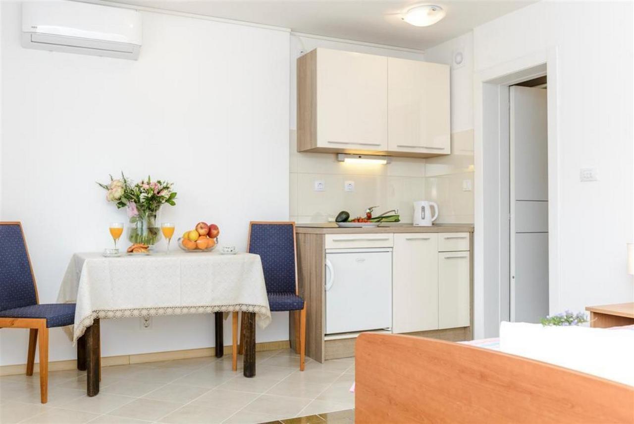 Guest House Rooms Rose مولونات المظهر الخارجي الصورة