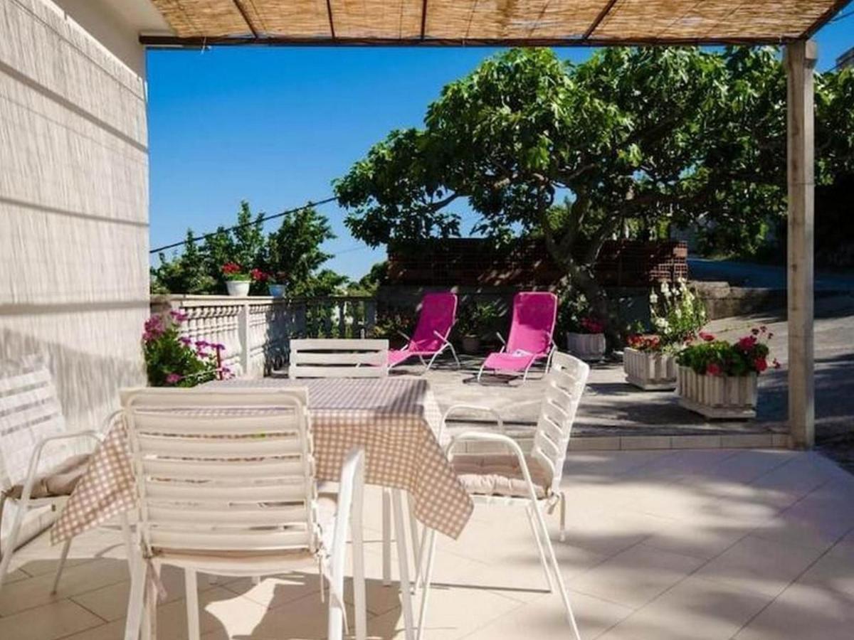 Guest House Rooms Rose مولونات المظهر الخارجي الصورة