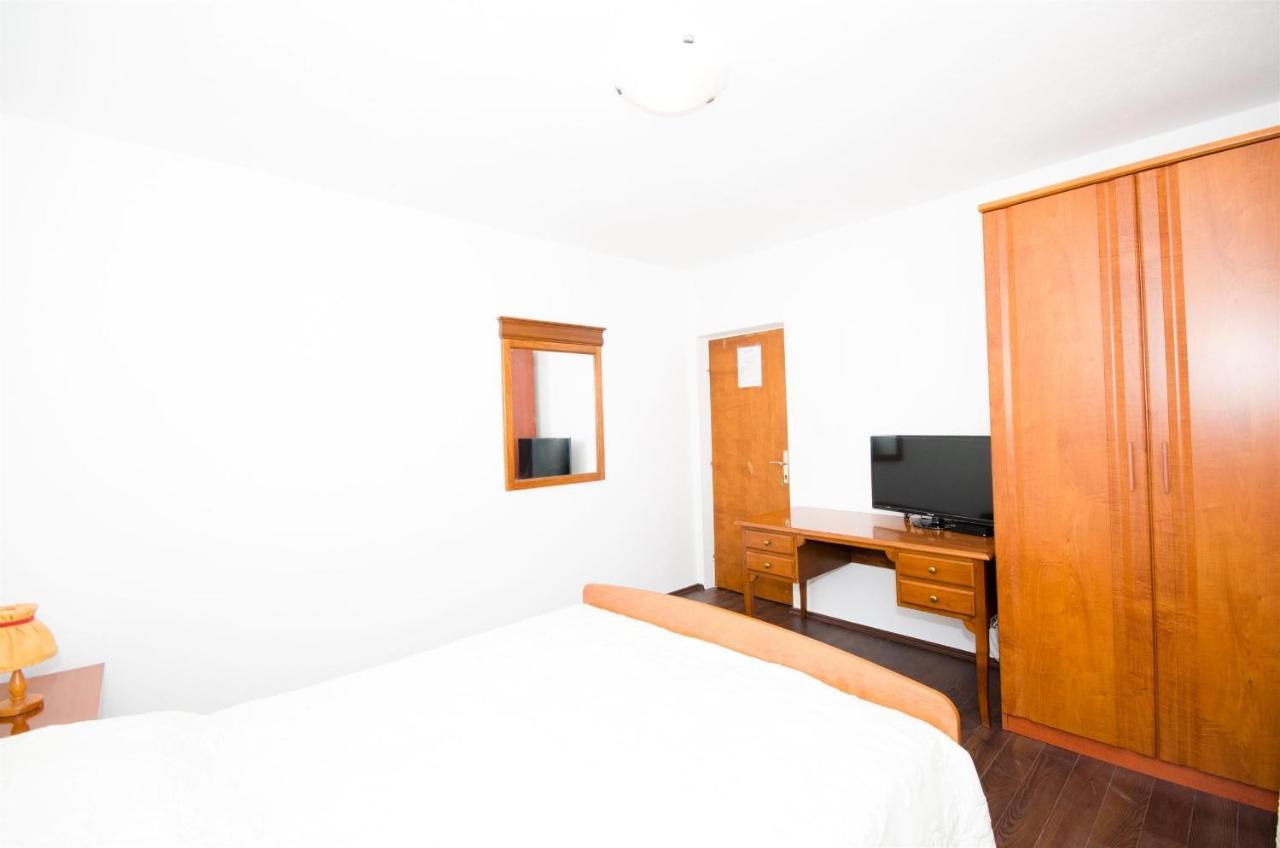 Guest House Rooms Rose مولونات المظهر الخارجي الصورة