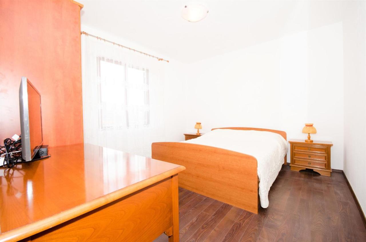 Guest House Rooms Rose مولونات المظهر الخارجي الصورة