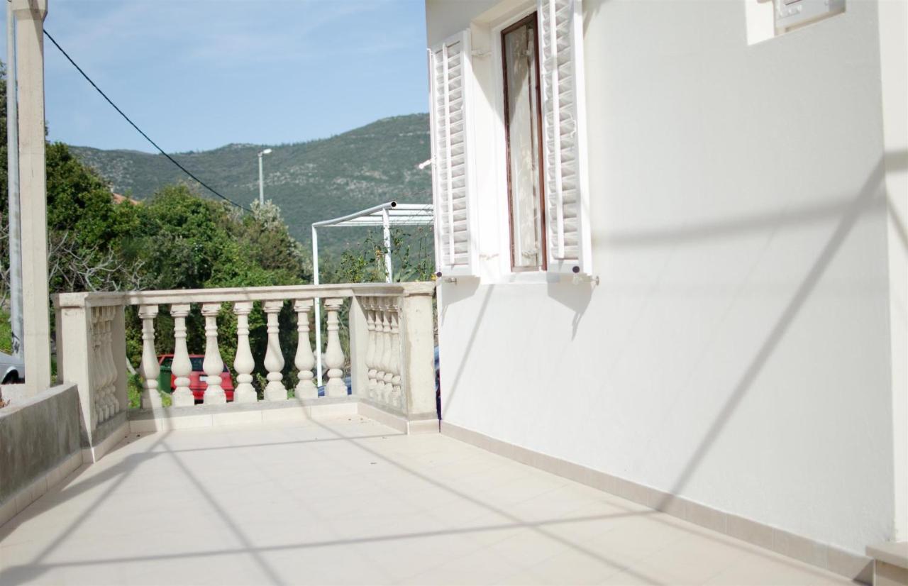 Guest House Rooms Rose مولونات المظهر الخارجي الصورة