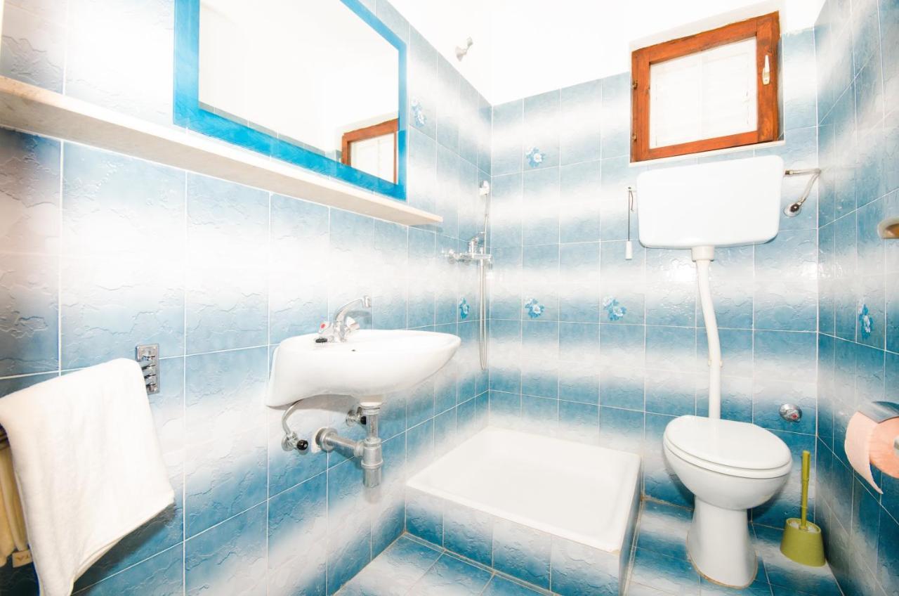 Guest House Rooms Rose مولونات المظهر الخارجي الصورة