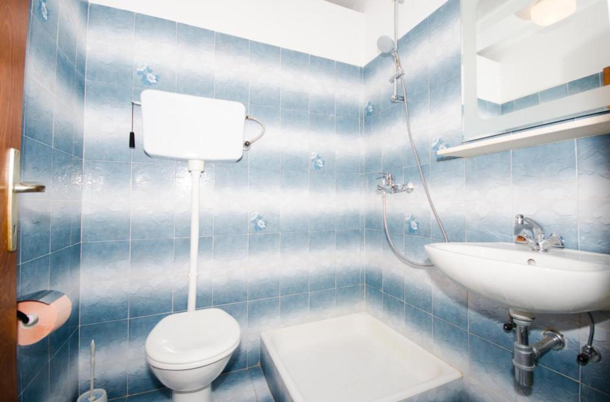 Guest House Rooms Rose مولونات المظهر الخارجي الصورة